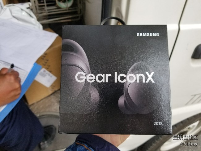 下午剛到的2018版gear iconX，支持bixby