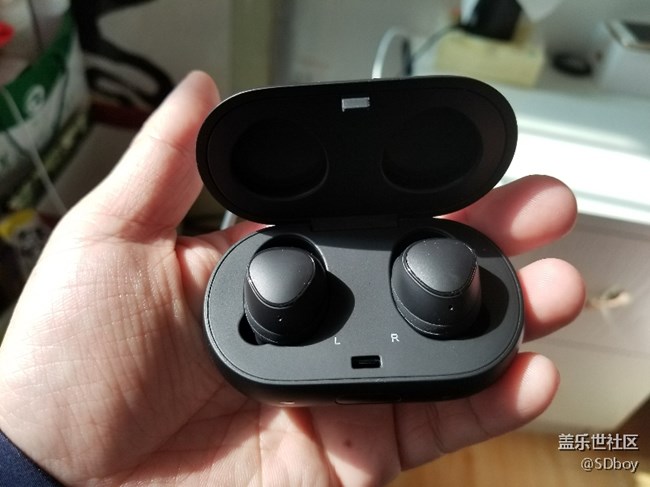 下午剛到的2018版gear iconX，支持bixby