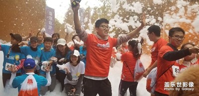 成都南湖公園 小米橙色跑