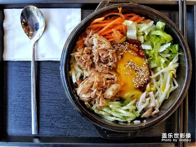 學(xué)校食堂的石鍋拌飯