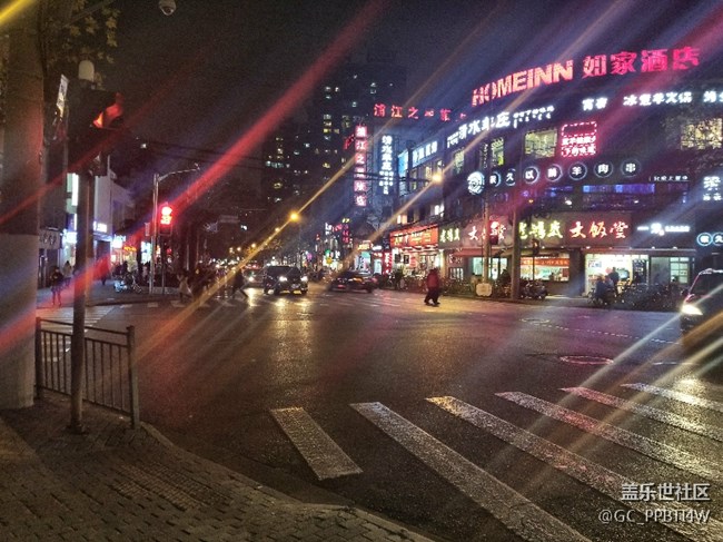 我的s8+夜景反光到懷疑人生，，，，