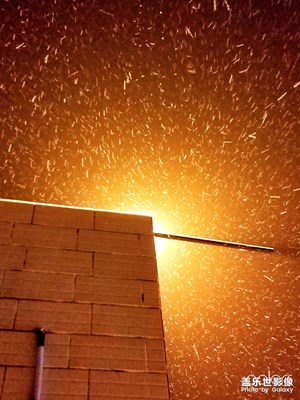 下雪了，喜歡晚上出去走走，更喜歡隨手記錄生活。