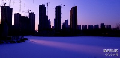 終于拍到了雪景，可惜雪下的不夠厚，沒有更多的景色