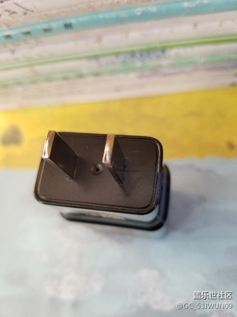 剛買的充電器，大神幫忙鑒別真假