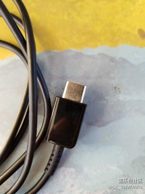 剛買的充電器，大神幫忙鑒別真假