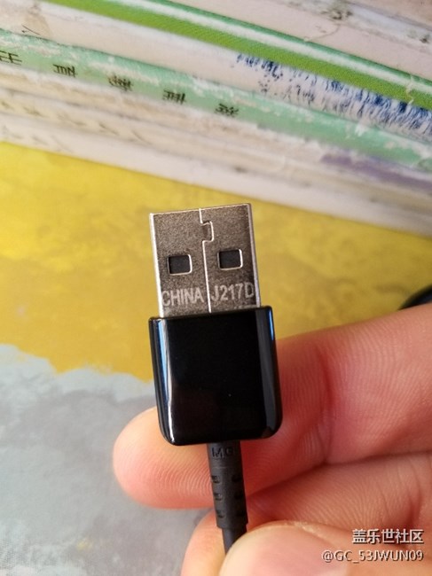 剛買的充電器，大神幫忙鑒別真假