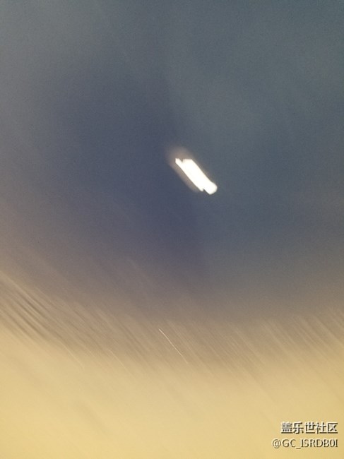 三星note8 頂配版 晚上拍照閃光燈反藍(lán)光。照片蒙霧？