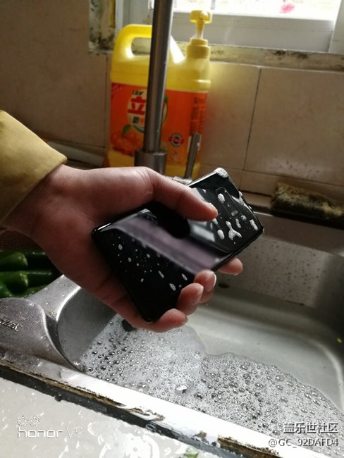 過年了，給手機(jī)洗個(gè)澡過個(gè)新年