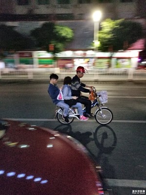 低光照夜間玩追焦！看來碰到了S8的拍照瓶頸了！