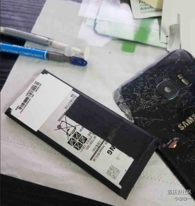 暴力換電池翹主板 擠硅脂，