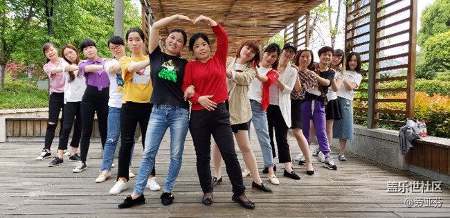 :浙江分公司紹興區(qū)域_      導(dǎo)購員勞亞芬（付出總會有回報）