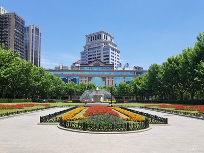 【中國最美瞬間】  春艷離別時(shí)，夏花款款來。