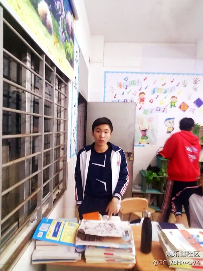 圖中小伙子帥么