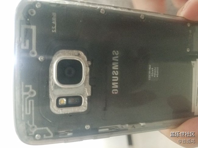 后蓋漆面脫落，使用透明后蓋