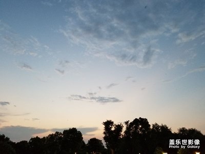隨手拍，江邊天空