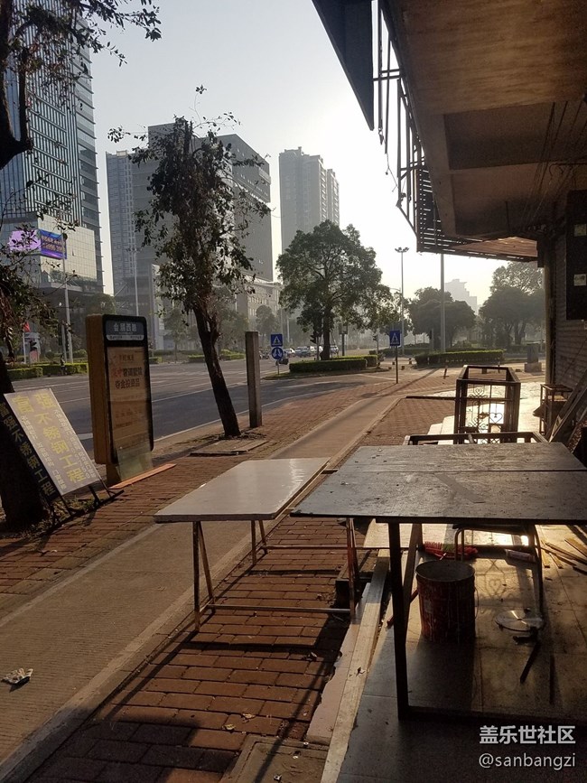 天開始轉(zhuǎn)涼了，霧越來越大了