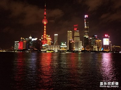 【相機(jī)里的國(guó)慶】+節(jié)日裝扮下的上海