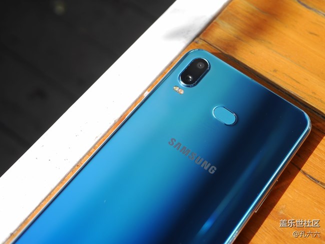 外觀精致手感細膩 三星Galaxy A6s美圖賞