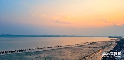 火藍(lán)火藍(lán)的天空