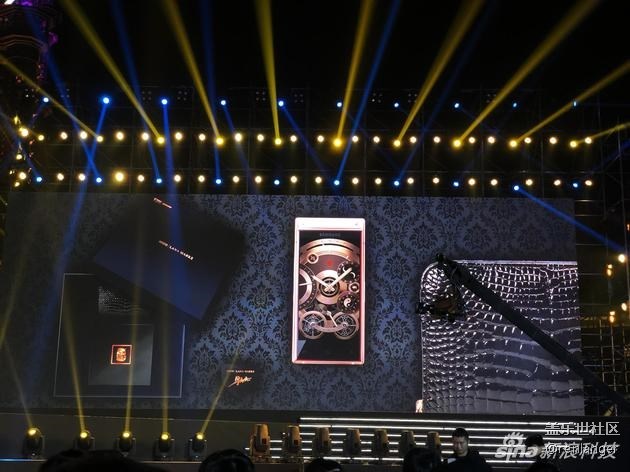 三星W2019發(fā)布:奢華之外還有首款側(cè)面指紋