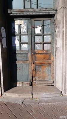 歷經(jīng)歲月的木門