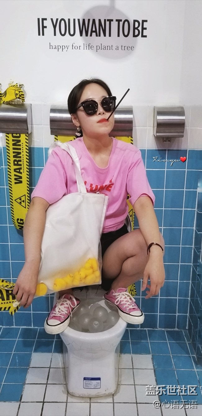 11月，我們在網(wǎng)紅店來拍照