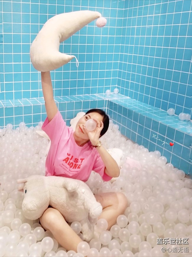 11月，我們在網(wǎng)紅店來拍照