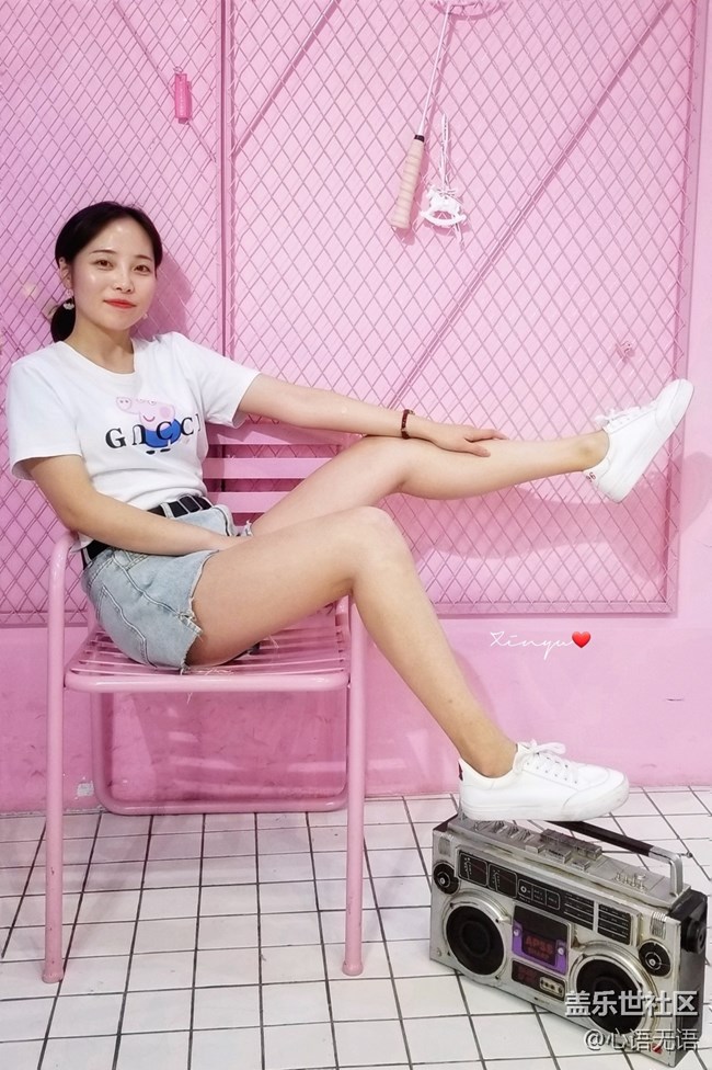 11月，我們在網(wǎng)紅店來拍照