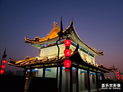 夜幕下的西安城墻