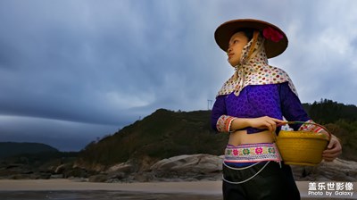 【為中國添色】《北兜海灘，漁家姑娘》