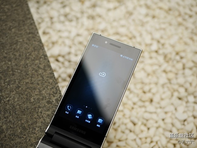 低調奢華優(yōu)雅從容 三星W2019評測（外觀篇）