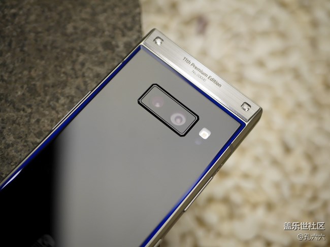 低調奢華優(yōu)雅從容 三星W2019評測（外觀篇）