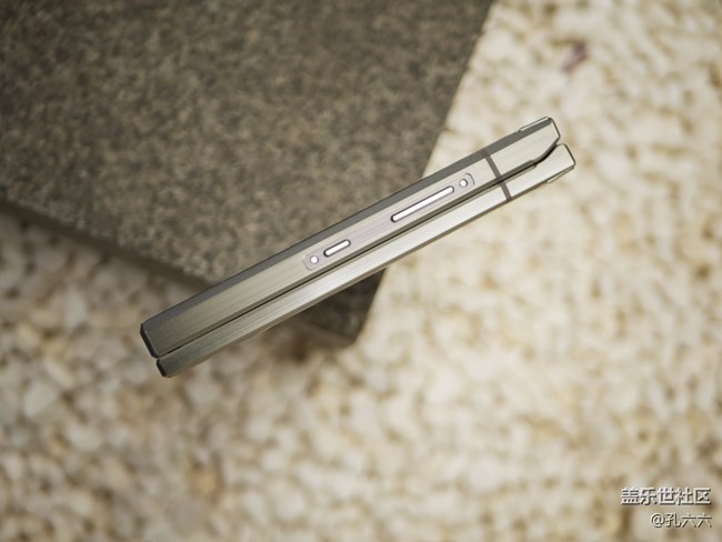 低調奢華優(yōu)雅從容 三星W2019評測（外觀篇）