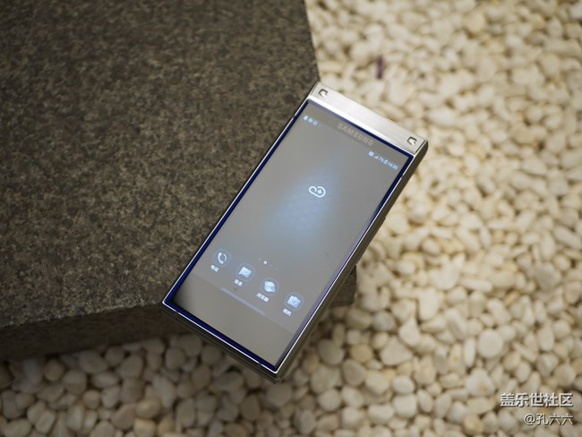 低調奢華優(yōu)雅從容 三星W2019評測（外觀篇）