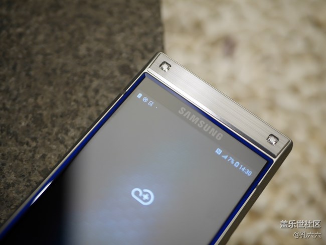 低調奢華優(yōu)雅從容 三星W2019評測（外觀篇）