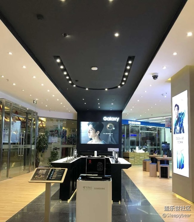 一場三星專賣店與A8s的邂逅