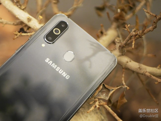 三星Galaxy A8s是否是一款值得購買的好手機(jī)？