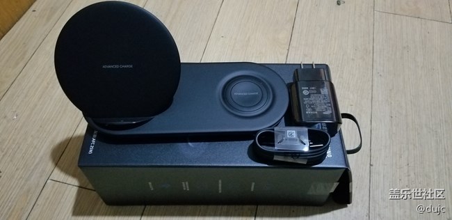 兌換的第七代無(wú)線充到貨了。