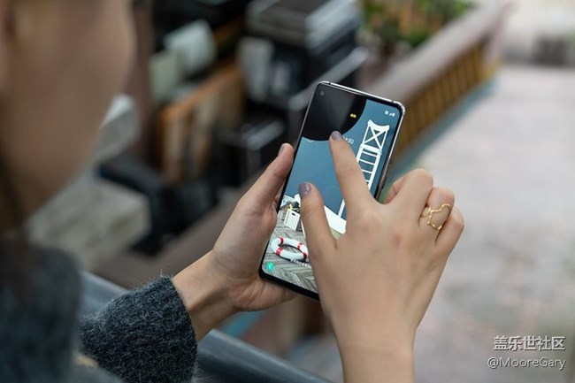 細節(jié)成就“黑瞳全視屏”，三星Galaxy A8s上手體驗