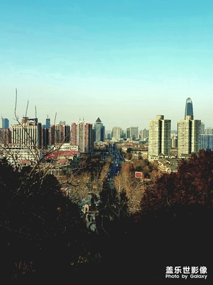 山下的山東省省會(huì)濟(jì)南市