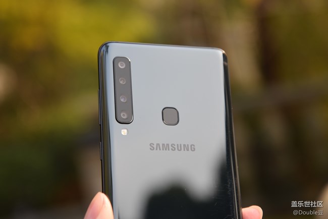 攝像頭多就是了不起！首款后置四攝手機(jī)三星A9s外觀鑒析