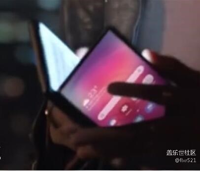 三星Galaxy F折疊屏手機渲染圖：像兩臺Note9？？