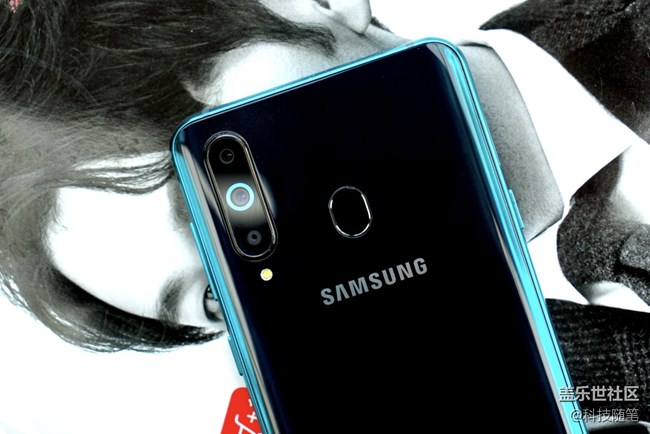 前沿科技的先行者，三星Galaxy A8s體驗(yàn)評(píng)測(cè)