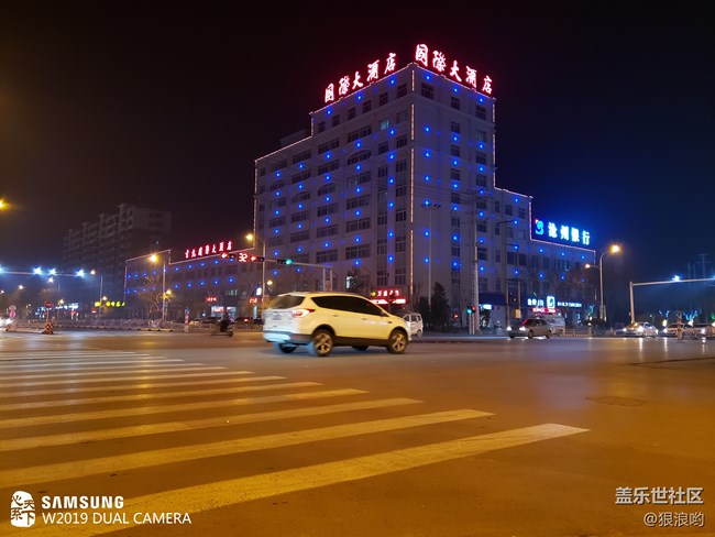 心系天下三星W2019：開(kāi)闔之間，風(fēng)范盡顯