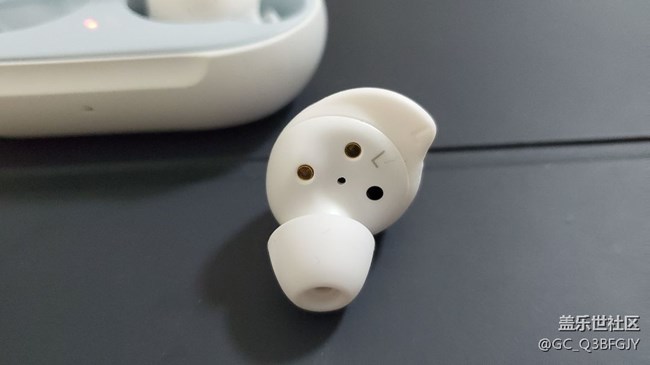 港版512贈(zèng)送Buds入耳及與airpods 簡(jiǎn)單對(duì)比
