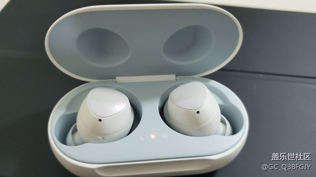 港版512贈(zèng)送Buds入耳及與airpods 簡(jiǎn)單對(duì)比