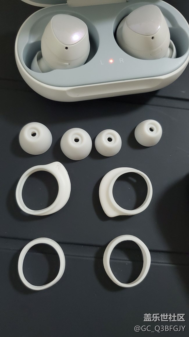 港版512贈(zèng)送Buds入耳及與airpods 簡(jiǎn)單對(duì)比