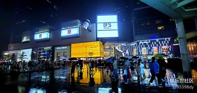 #玩轉(zhuǎn)五一#我在成都，大雨滂沱