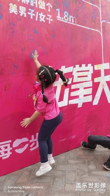 A60，拍拍近景花花草草還可以，其它就……