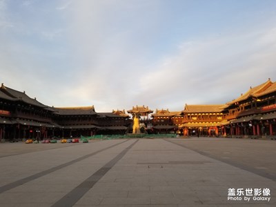 黃昏下的城市之光